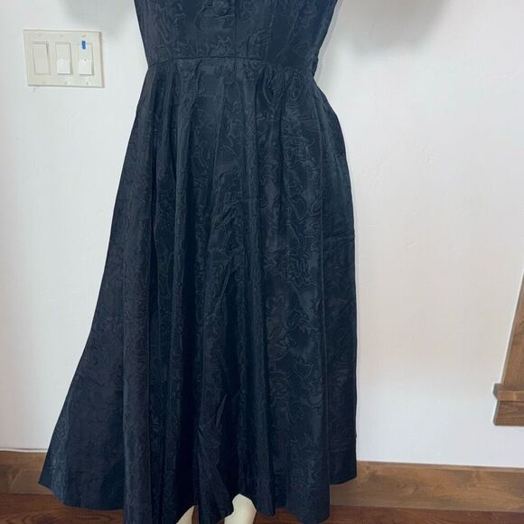 Authentic 1930s–1940s Handmade Black Jacquard Puff-Sleeve Dress - Picture 14 of 15